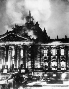 Símbolo del triunfo del autoritarismo Nazi sobre el parlamentarismo democrático.